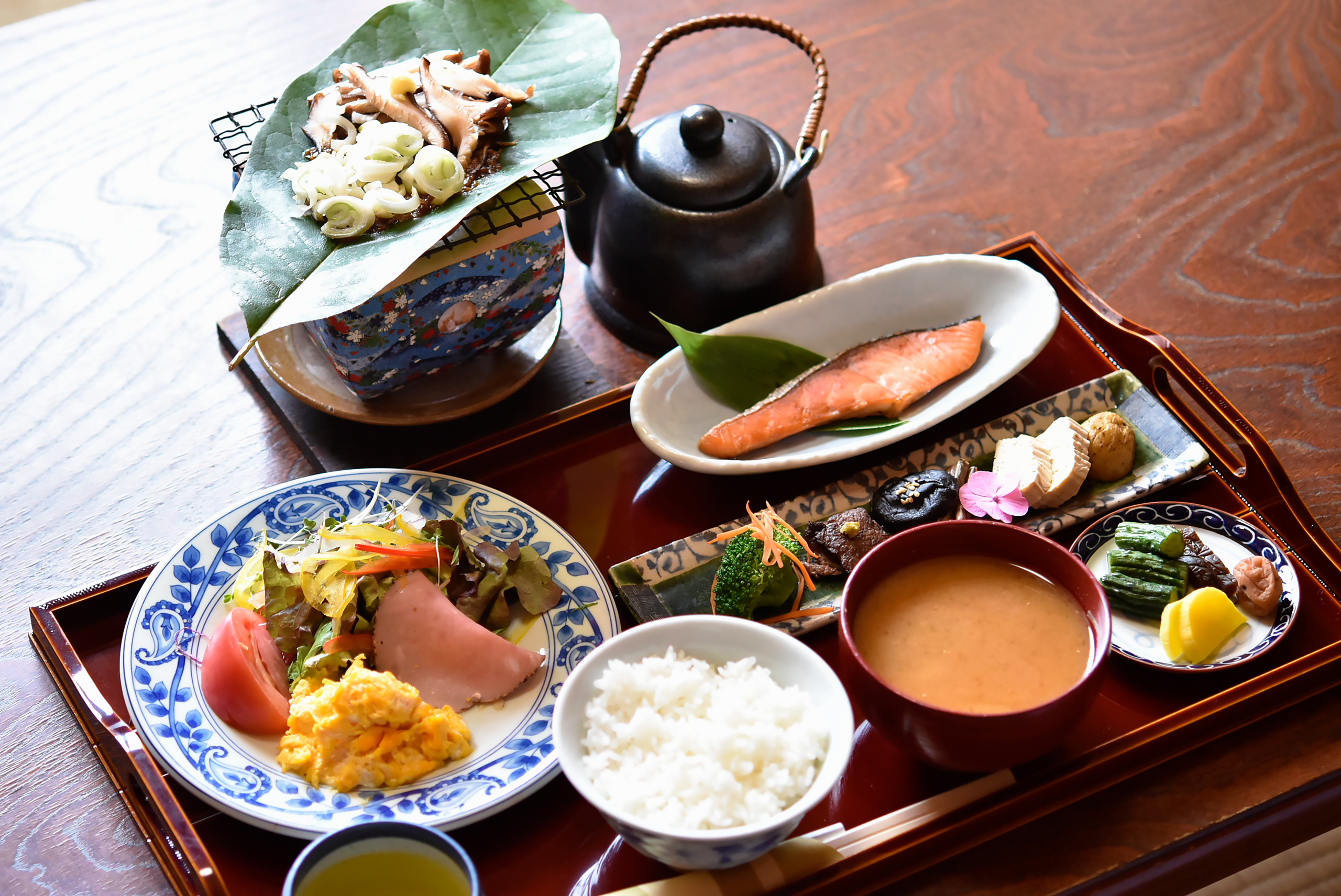 飛騨高山　旅館たかやま　朴葉味噌　朝食